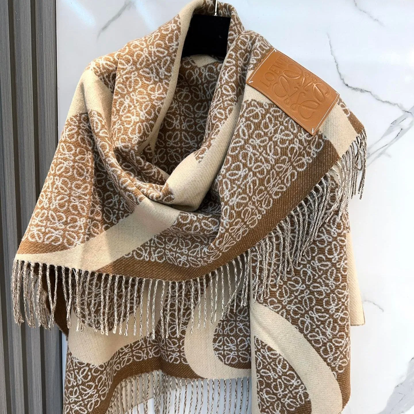 ANAGRAM WOOL JACQUARD BLANKET SHAWL 140 CM CAMEL BEIGE 413661