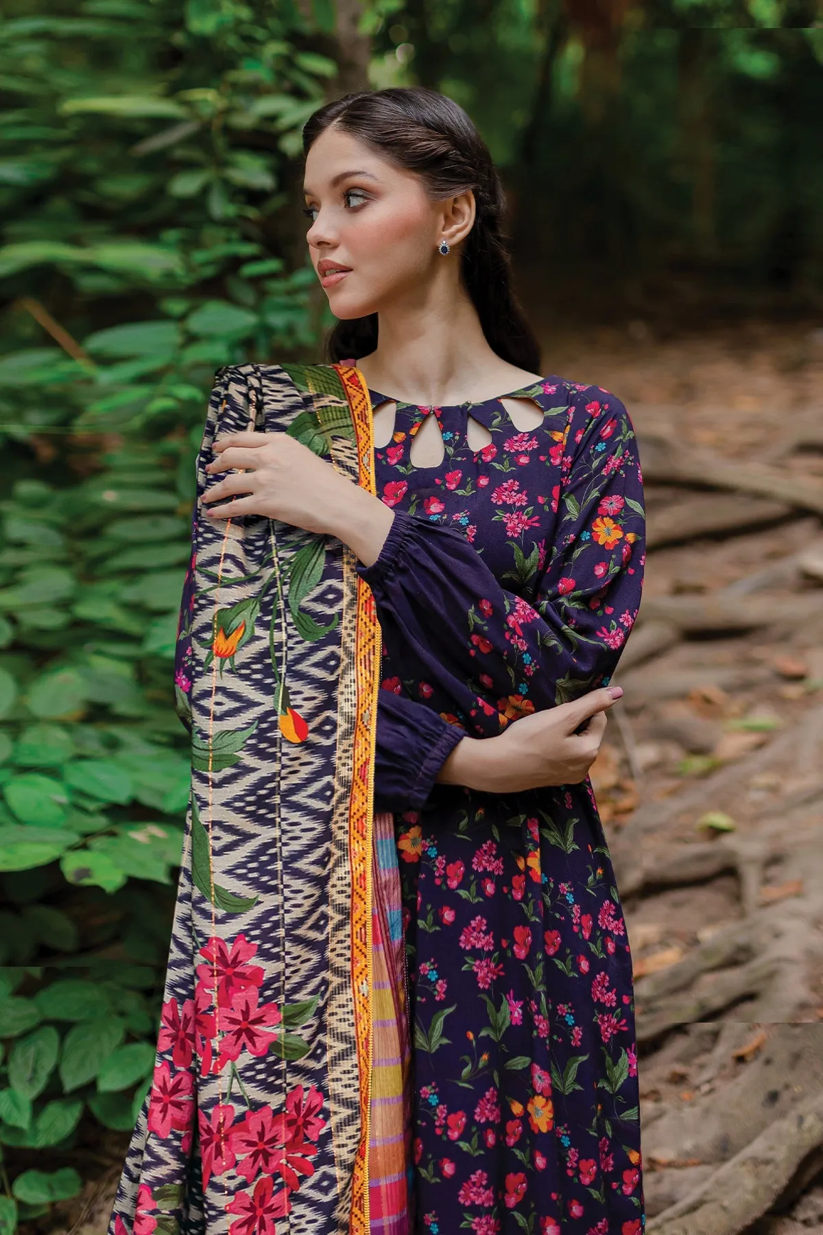 Charizma C-Print Linen Collection with Printed Wool Shawl – CPW-07