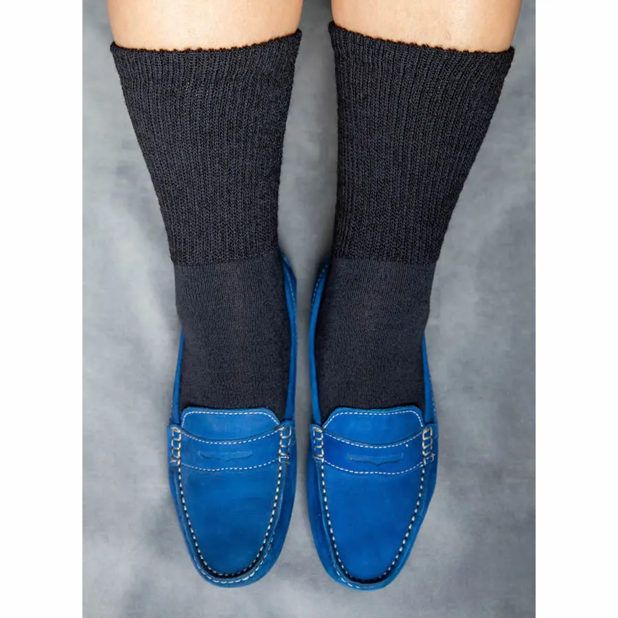 Loose Fit Merino Wool Crew Socks in Solid Black