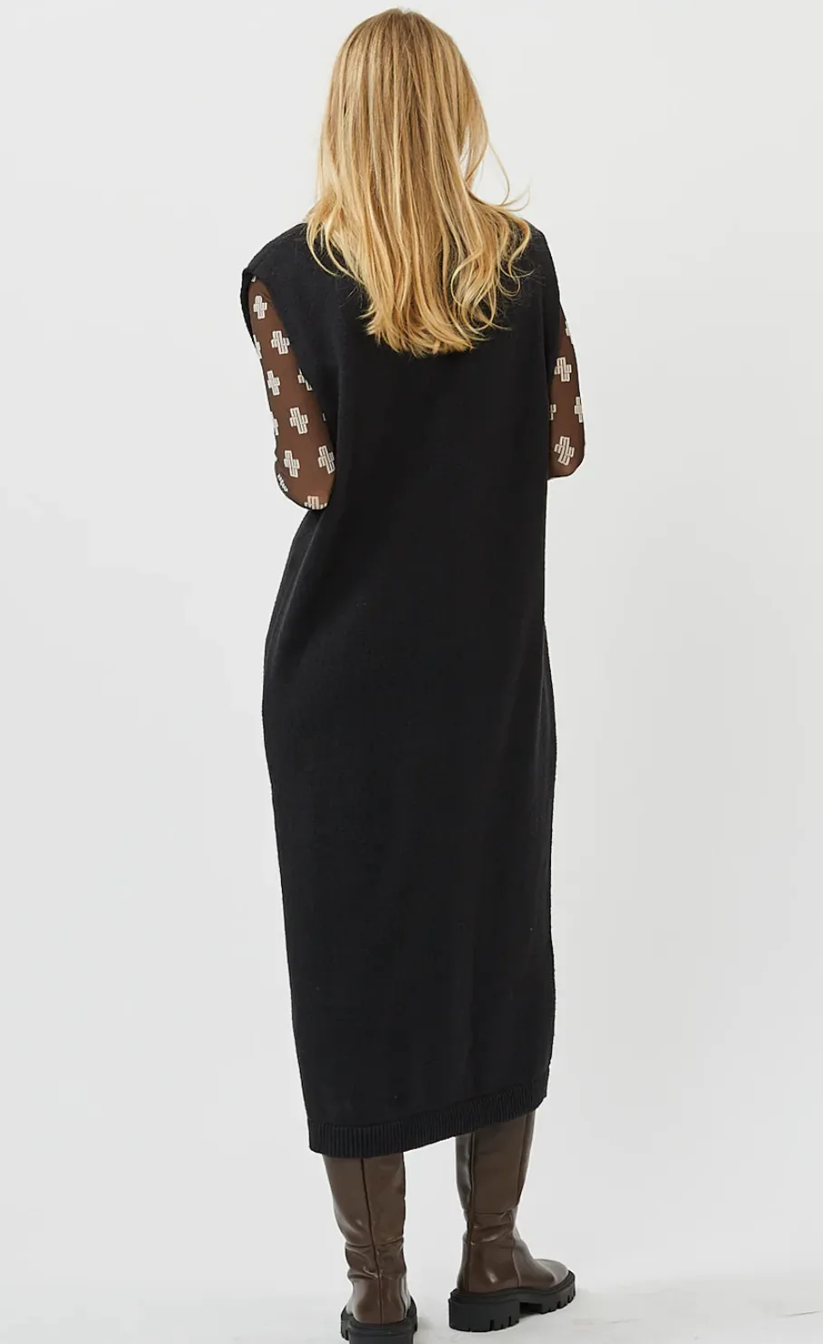 The Vestaria Sweater Dress by Minimum - Black